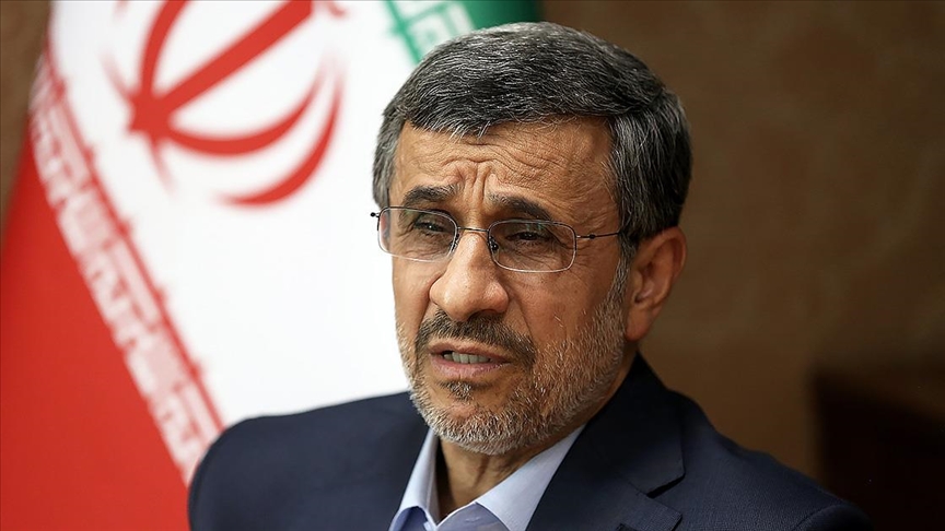 ABD'nin yaptırım listesindeki Ahmedinejad "güvenlik sorumluluğunu üstlenerek" ülke dışına çıktı