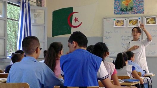الجزائر: قرار منع التدريس بالفرنسية "قانوني"