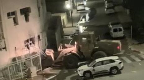 هيئة البث الإسرائيلية: مسلح فلسطيني يفر من مركز للشرطة بسديروت