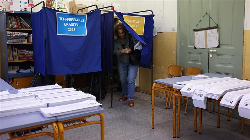 Yunanistan'da halk yerel seçim için sandık başında