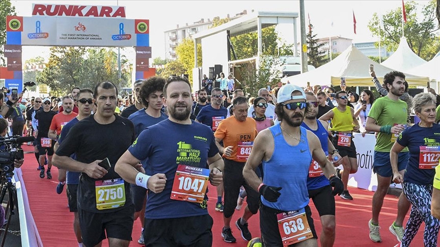 Runkara Yarı Maratonu'nda erkeklerde Etiyopyalı Sisay Lemma, kadınlarda Etiyopyalı Zewditu Aderaw Gelaw birinci oldu