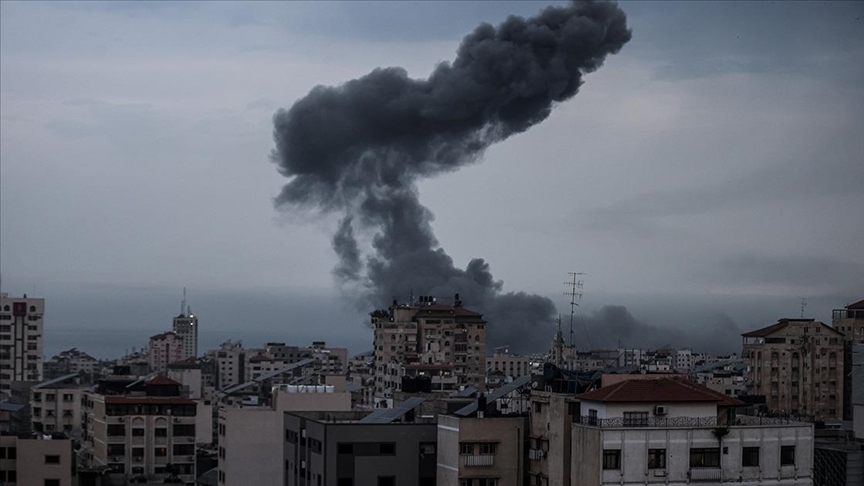 İsrail'in Gazze Şeridi'ne yönelik hava saldırıları sürüyor