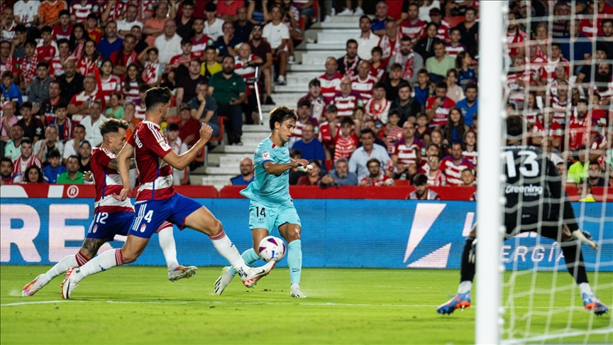 قدم.. برشلونة ينتزع تعادلا صعبا من غرناطة