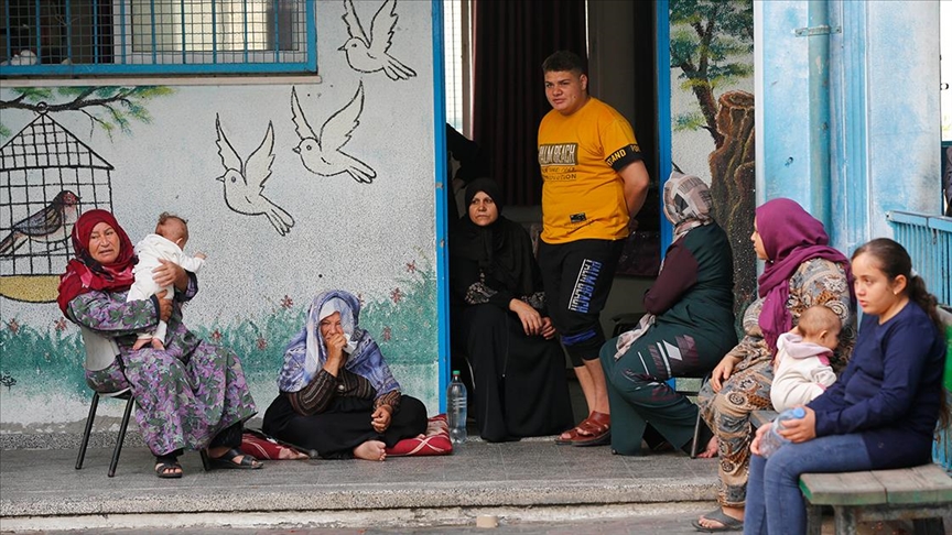 BM Filistinli Mültecilere Yardım Ajansı: Gazze'de yaklaşık 74 bin Filistinli okullarımıza sığındı