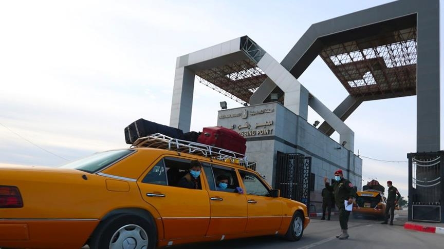 "داخلية غزة": إسرائيل تعيد قصف بوابة معبر رفح للمرة الثانية