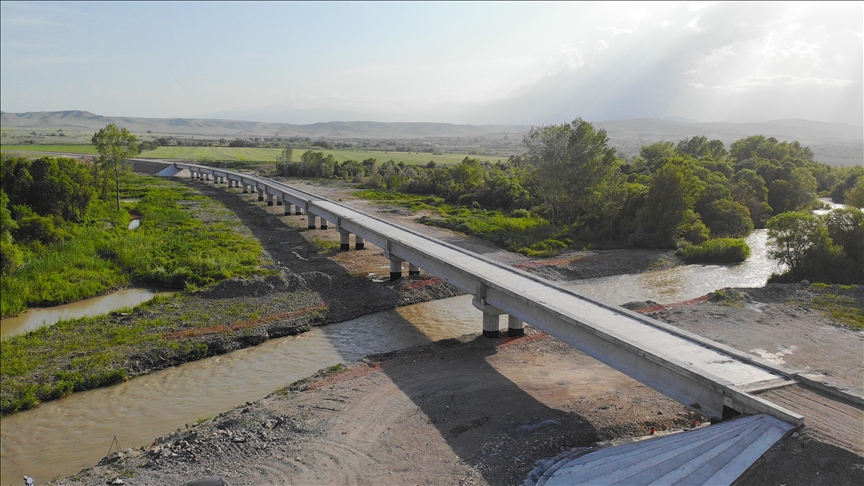 Baku signs deal with Tehran for transportation lines to Nakhchivan via Iran