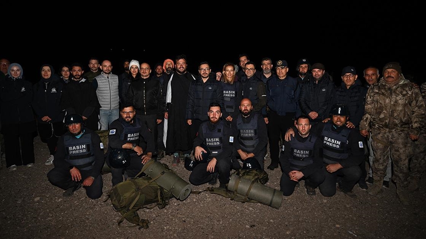 AA ve Polis Akademisi yöneticileri savaş muhabirliği eğitiminin gece kampını ziyaret etti