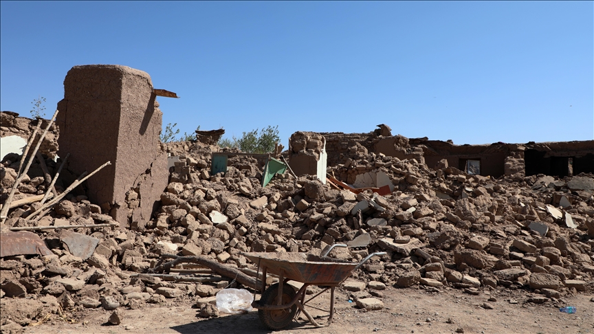 Afganistan'da art arda yeni depremler