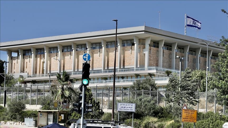 Netanyahu, Gantz form emergency unity government in Israel