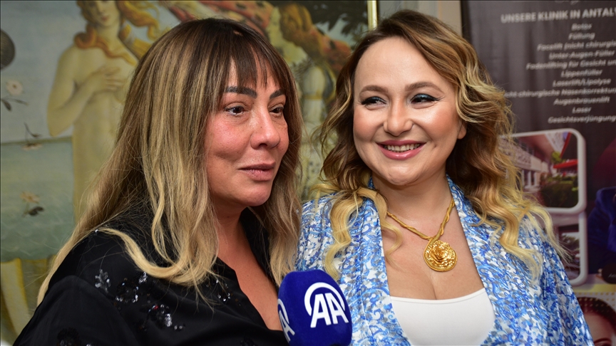 Şarkıcı Işın Karaca'ya, "saçkıran" için kök hücre tedavisine başlandı
