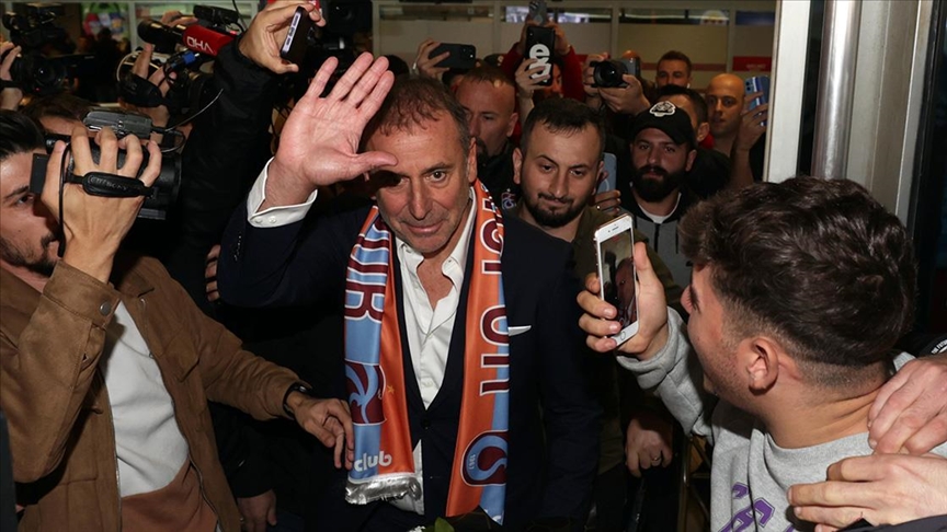 Trabzonspor'un anlaşmaya vardığı teknik direktör Abdullah Avcı, Trabzon'a geldi