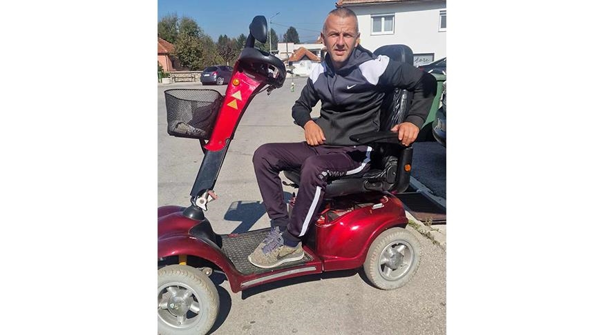 BiH: Pomozi.ba pokrenulo apel za liječenje Đemaludina koji boluje od multiple skleroze