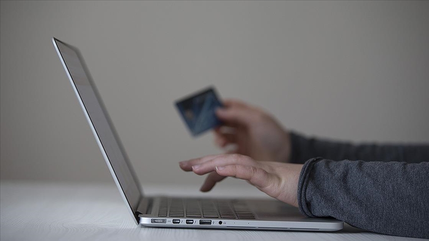 Türkiye'nin e-ticaret hacmi 6 ayda yıllık yüzde 109,7'lik artışla 652,7 milyar lirayı buldu