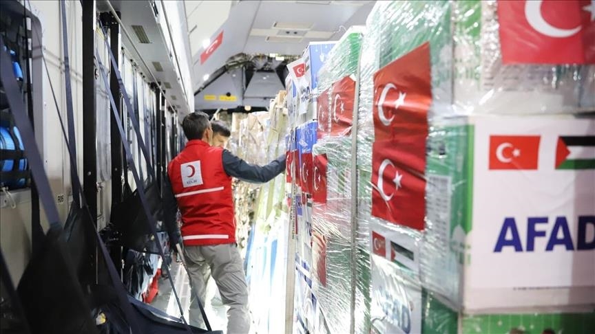 Le premier avion transportant l'aide humanitaire pour Gaza est arrivé en Egypte