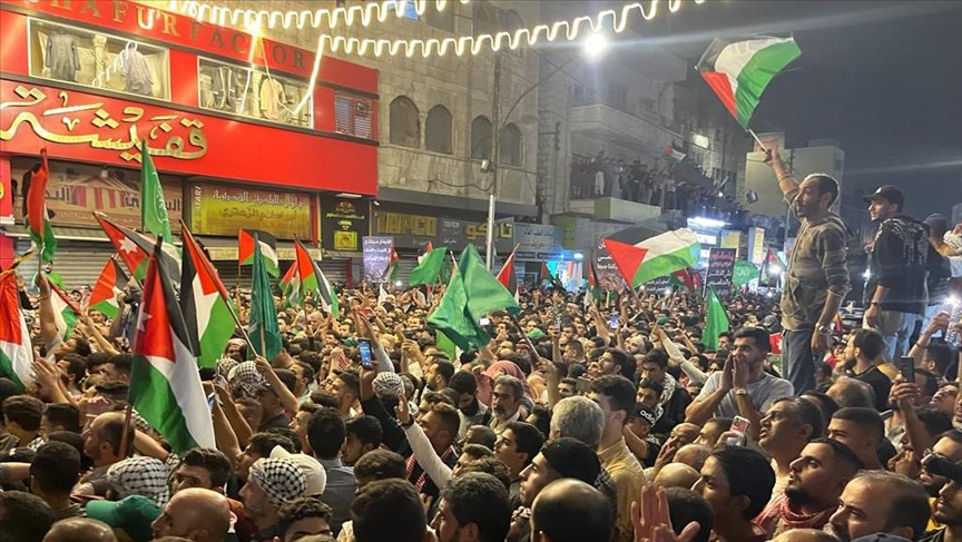 Thousands of Jordanians march in solidarity with Palestine