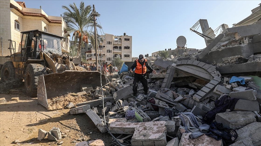 İsrail'in Gazze'ye saldırıları şiddetlenerek devam ediyor