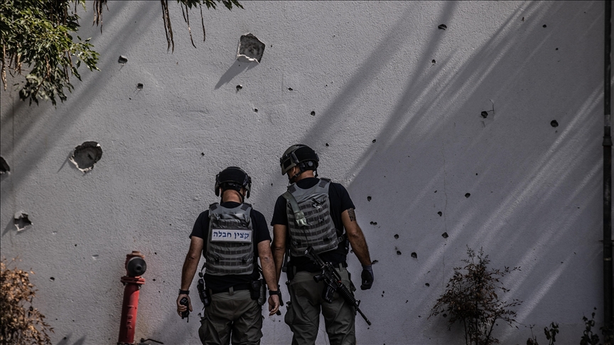 Israel's security minister distributes assault rifles to civilians