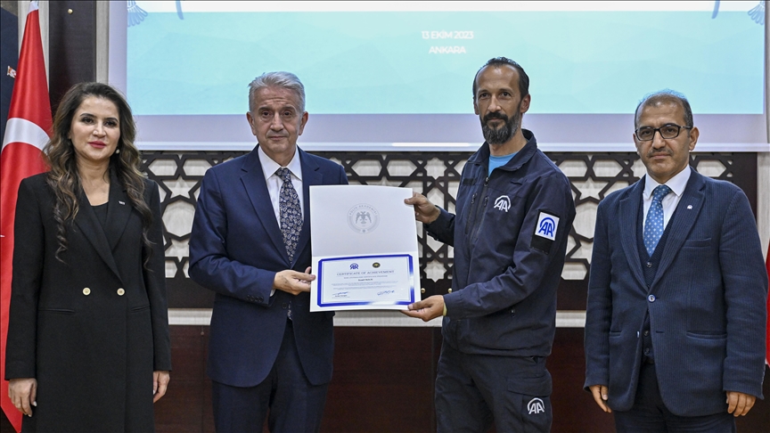 AA ve Polis Akademisinin savaş muhabirliği eğitimini tamamlayan gazeteciler sertifikalarını aldı