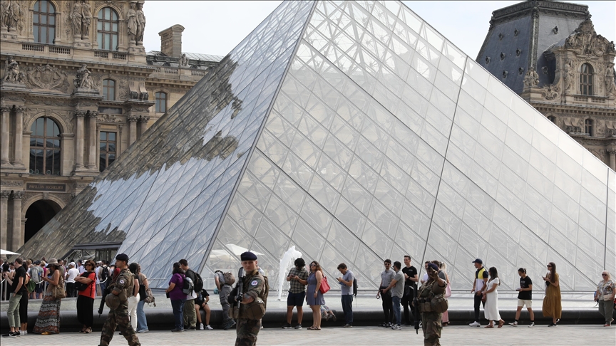Le Louvre, Paris, LYNX International