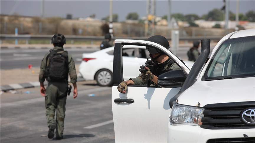 BBC muhabirleri, İsrail polisi tarafından silah zoruyla alıkonuldu