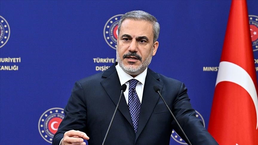 Глава МИД Турции: Анкара осуждает атаки на невинных и гибель среди мирных жителей