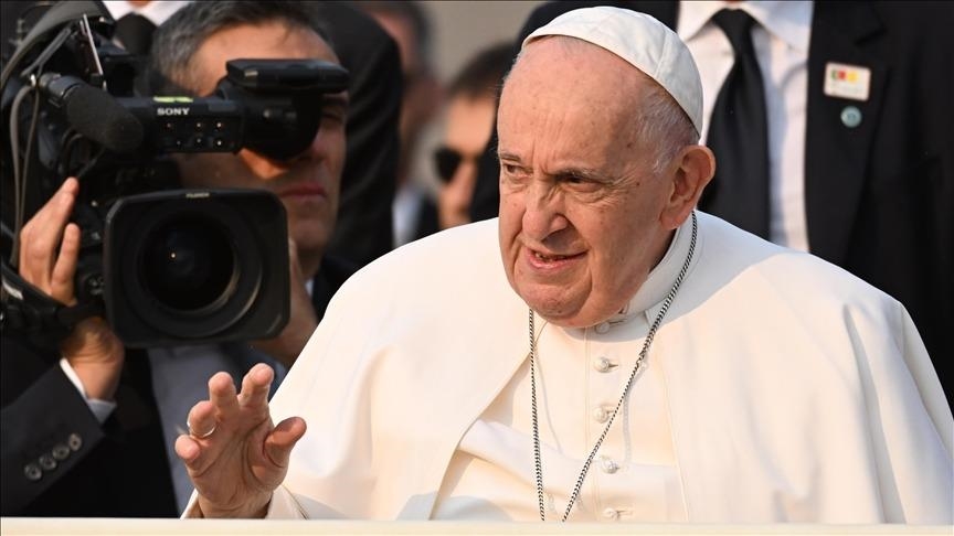 Pope Francis urges respect for humanitarian law in Gaza