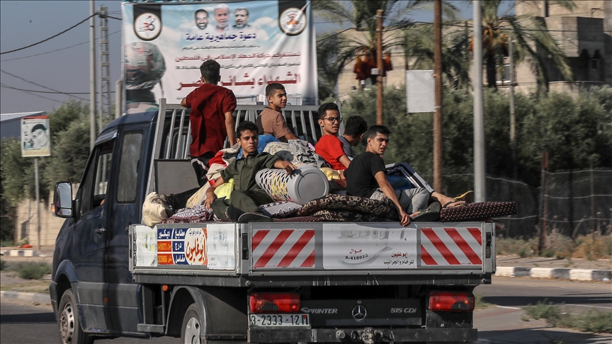 Palestinians in Gaza flee north, die in Israeli bombing in south
