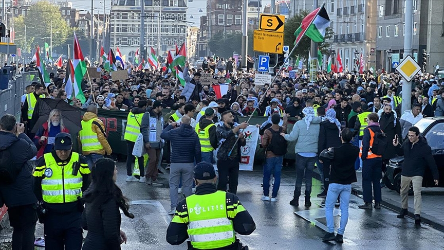 Hollanda'da Filistin'e destek gösterisinde 3 kişi gözaltına alındı 