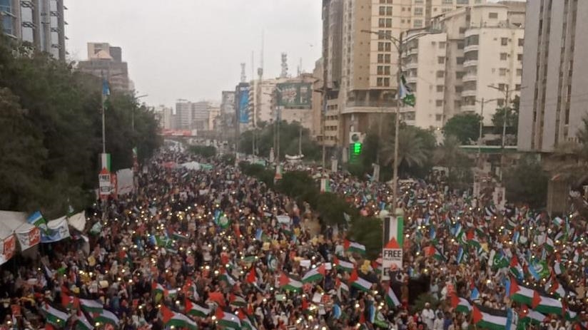 Pro-Gaza march draws tens of thousands in Pakistani city of Karachi