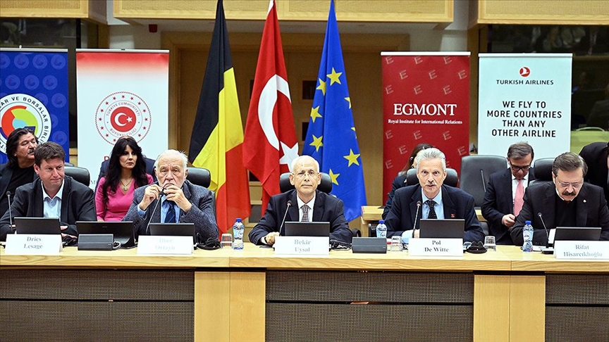 Brüksel'de Cumhuriyet'in 100. ve Belçika'ya işçi göçünün 60. yılı dolayısıyla konferans düzenlendi