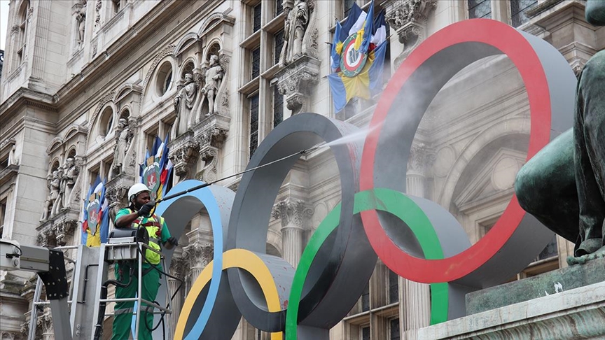 Fransa'da Paris Olimpiyatları'na hazırlık projelerinde çalışan taşeron göçmen işçiler greve gitti