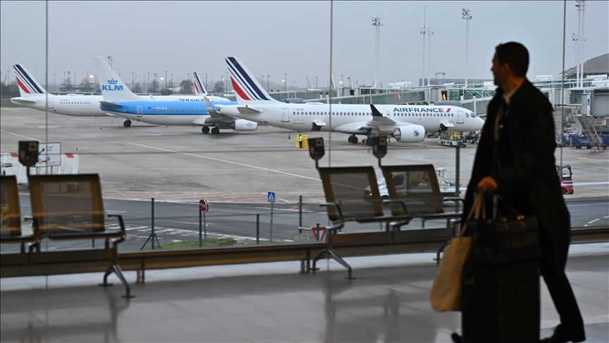 6 airports across France evacuated over bomb alerts