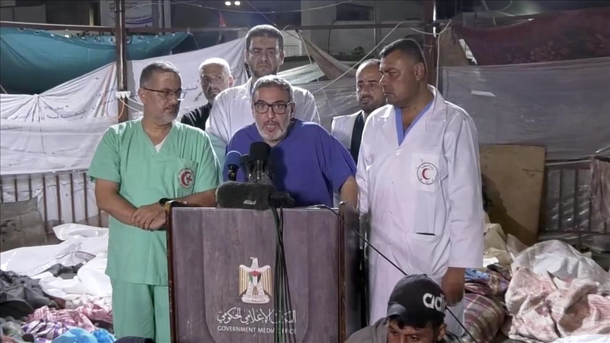 Ministerstvo zdravotnictví Gazy pořádá tiskovou konferenci v troskách baptistické nemocnice Al-Ahli