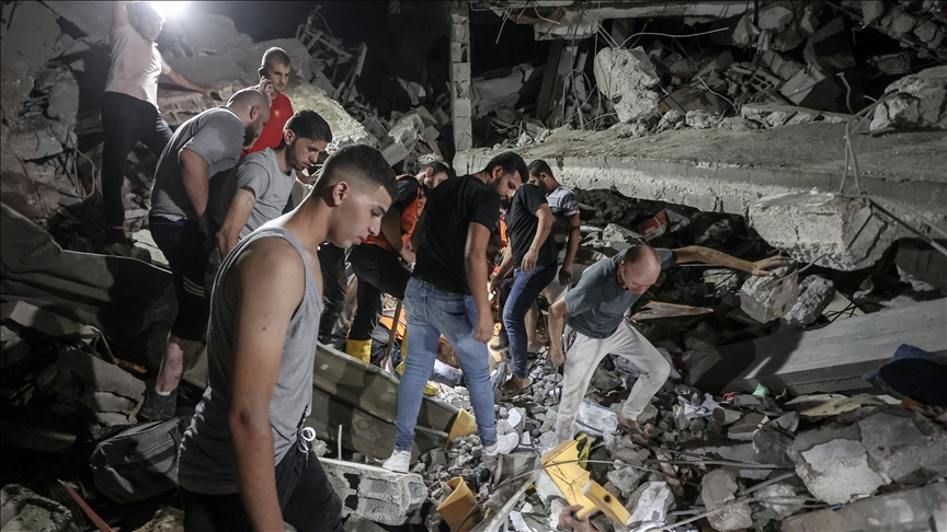 İsrail Gazze'de sivillerin sığındığı tarihi kiliseyi bombaladı, 8 kişi öldü