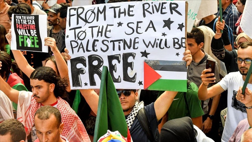 الجزائر تنتفض تضامنا مع الشعب الفلسطيني