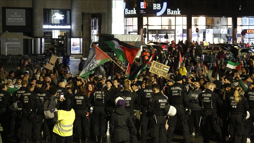 Köln'de Filistin halkı ile dayanışma gösterisi düzenlendi