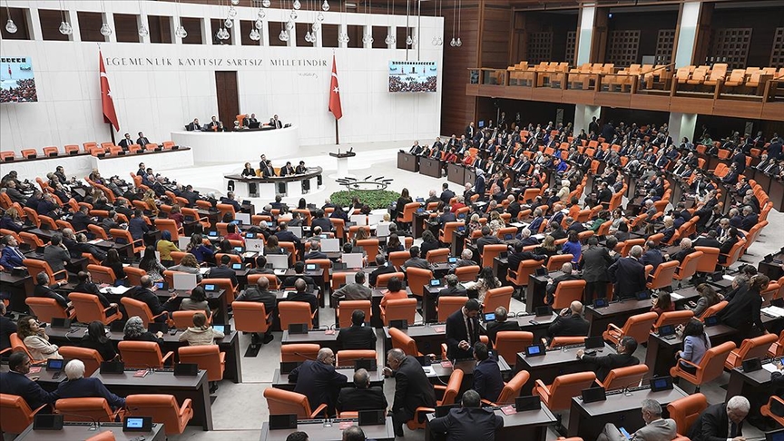 Meclis'te, emeklilere 5 bin lira ödenmesine ilişkin düzenlemeyi de içeren teklifin görüşmelerine devam edilecek