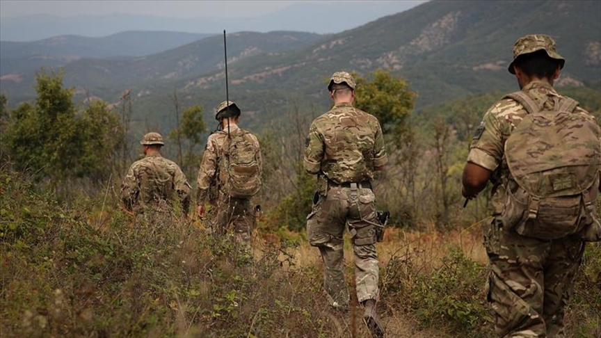 Kosovë, ushtarët britanikë të KFOR-it filluan patrullimin në vijën kufitare në veri
