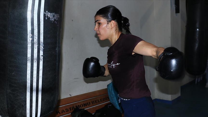 Omzundaki sakatlığı atlatan milli boksör Evin Erginoğuz: Avrupa Şampiyonası'nda altın madalya alacağıma inanıyorum