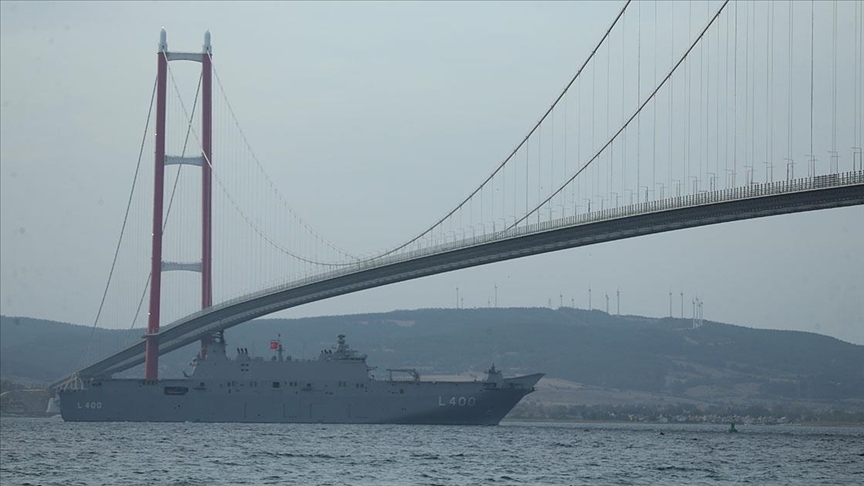 TCG Anadolu Çanakkale Boğazı'ndan geçti