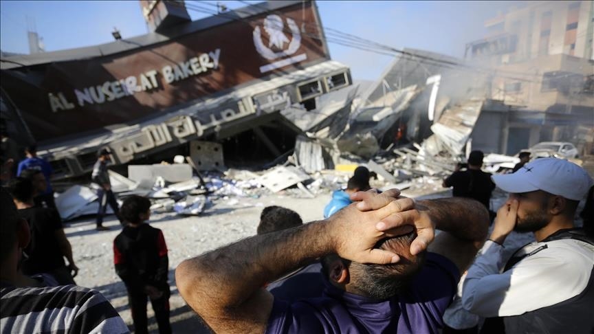 Des avions israéliens bombardent une boulangerie au centre de la bande de Gaza