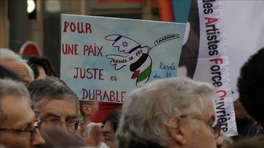 Protest held in Paris in solidarity with Palestinians
