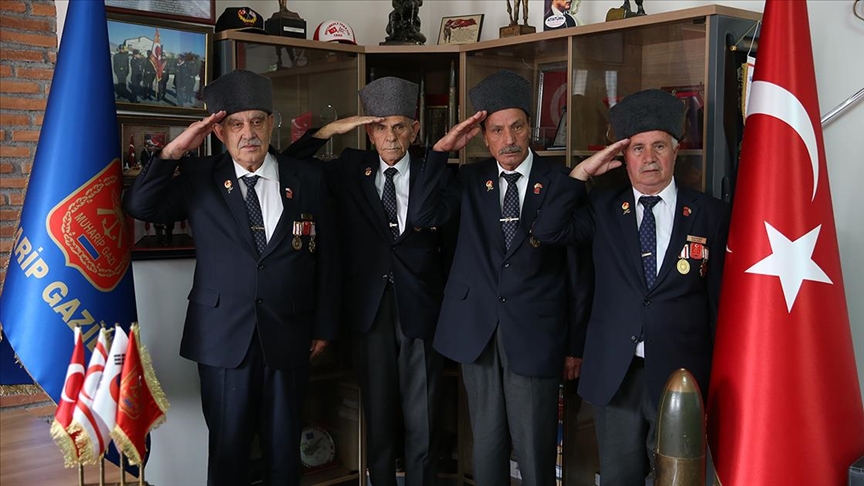 Gaziler Cumhuriyet'in 100. yılında Atatürk'ü özlemle anıyor