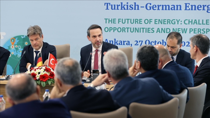 Bakan Bayraktar Alman ve Türk şirketlerini enerjide yatırım ve işbirliğine davet etti