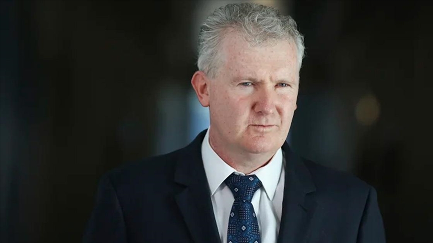 Avustralyalı Bakan Burke, "Filistin bayrağının göndere çekilmesi" kararını desteklediğini açıkladı