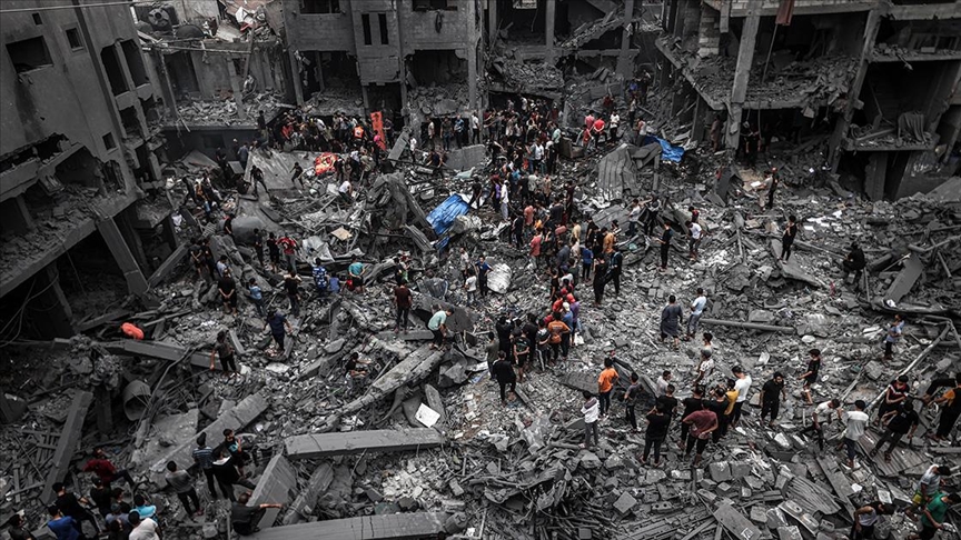 Havadan ve karadan en şiddetli bombardımana maruz kalan Gazze'ye yönelik İsrail'in zırhlı haraketliliği de artıyor