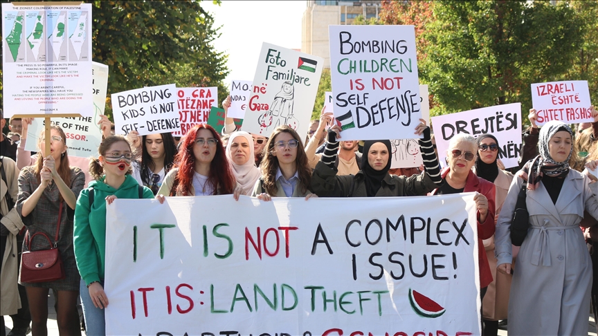مسيرة نسائية في كوسوفو تضامنا مع الشعب الفلسطيني
