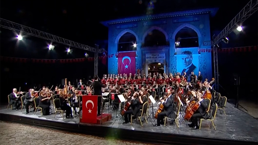 CSO ve Devlet Çoksesli Korosu, Cumhuriyet Müzesi bahçesinde "100. Yıl Konseri" verdi