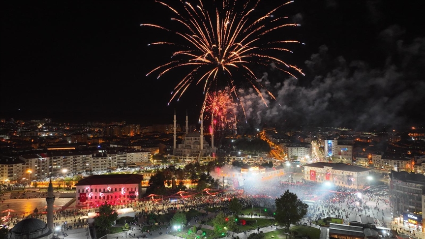 Турция отмечает 100-летие основания Республики 