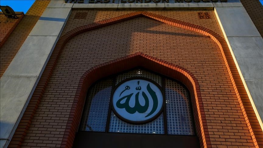 Неизвестный совершил нападение на мечеть в Англии